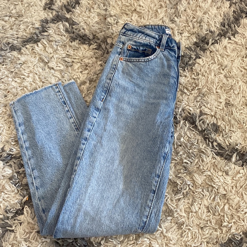 medium wash mom jeans